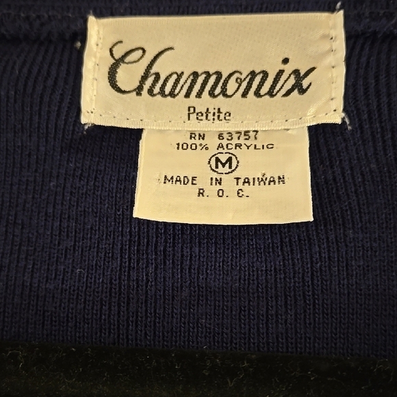 Vintage Blue V-Neck Cardigan Sweater with Relaxed Fit P2P 22 - Picture 2 of 4